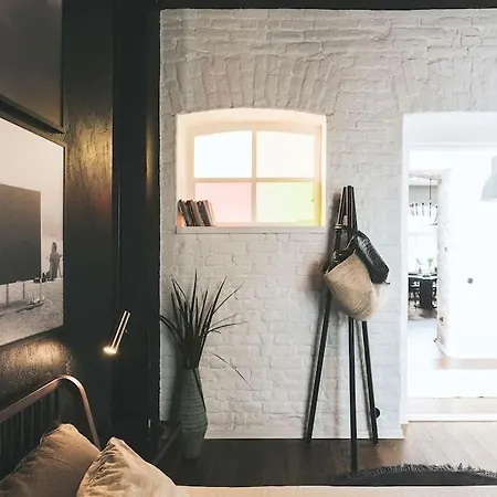 A Design In A Historic Building Appartamento Reval